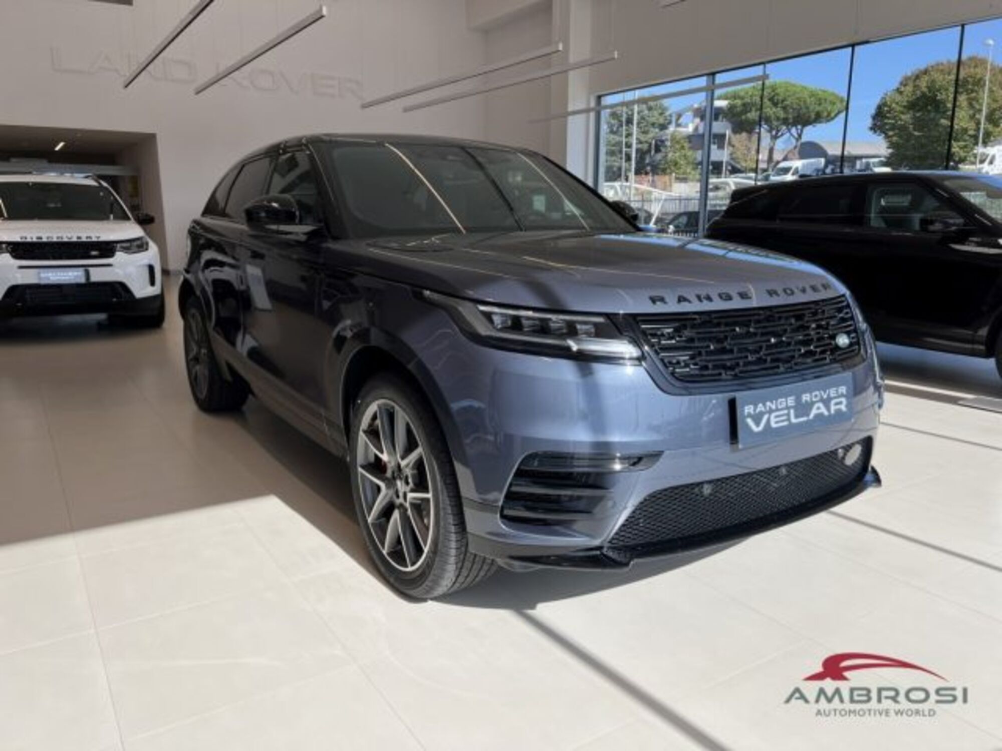 Land Rover Range Rover Velar 2.0 Si4 300 CV  nuova a Corciano