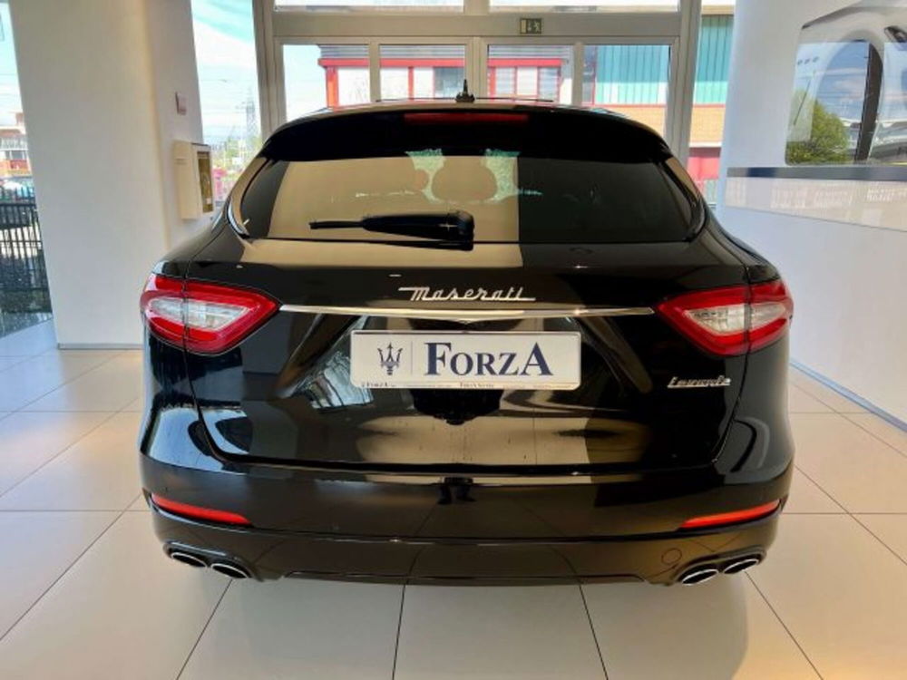 Maserati Levante usata a Torino (7)