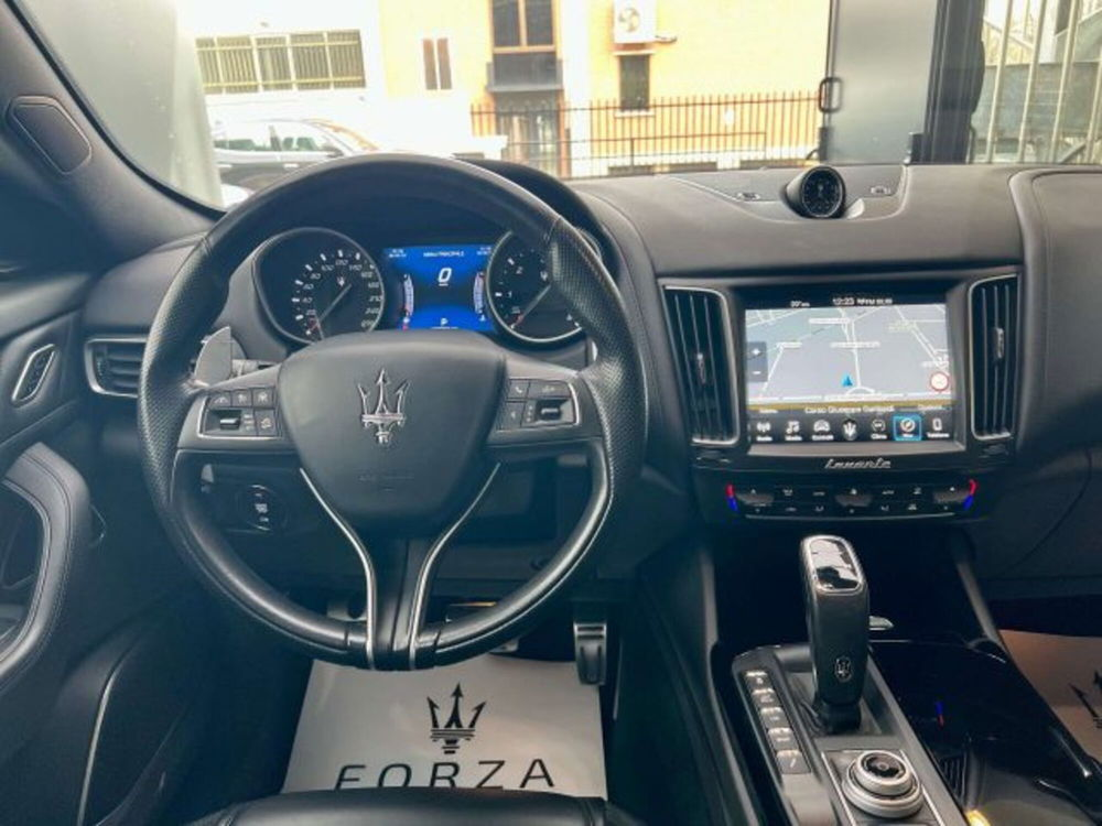 Maserati Levante usata a Torino (14)