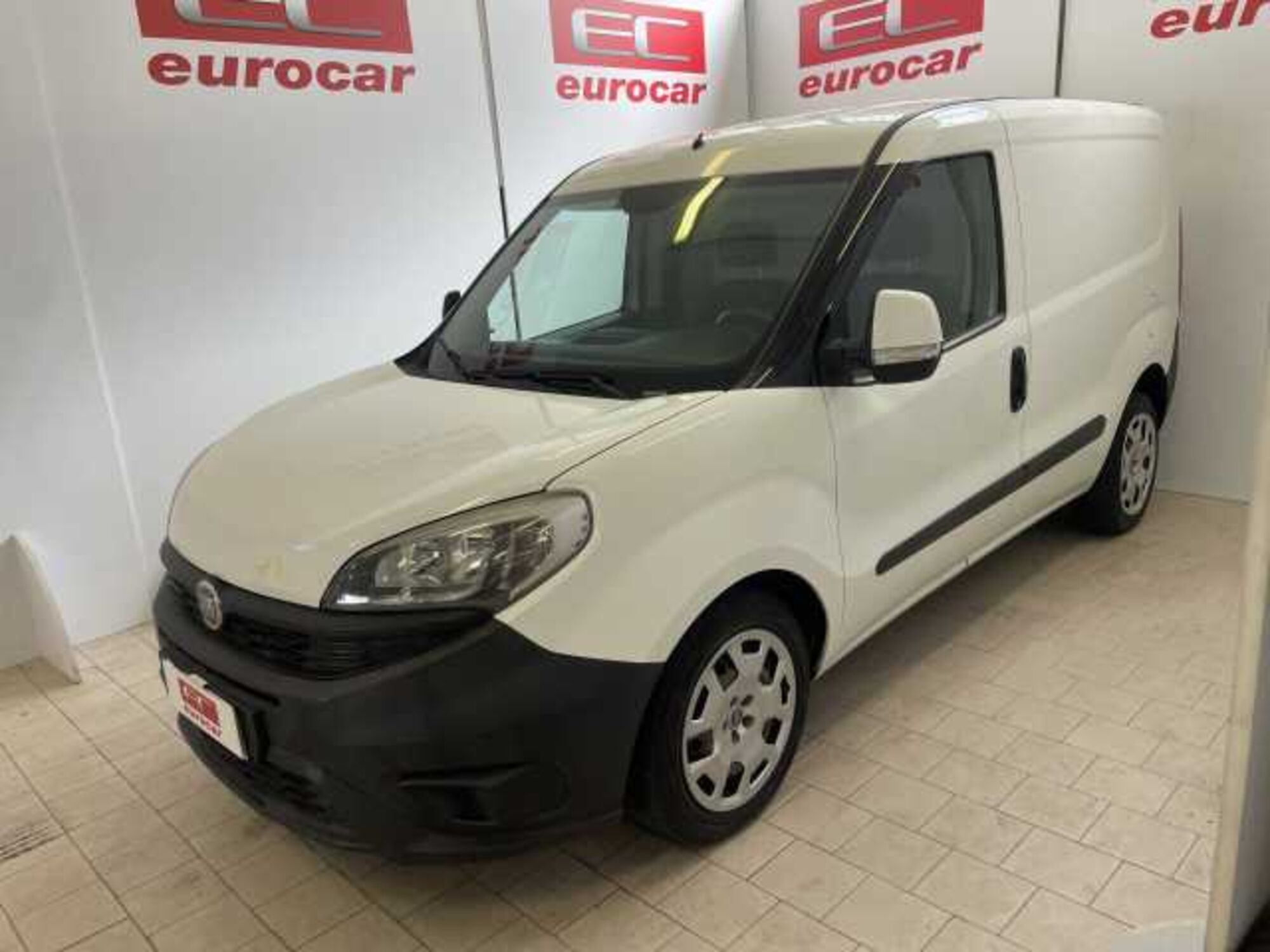 Fiat Dobl&ograve; Furgone 1.6 MJT 105CV S&amp;S PC-TN Cargo Trekking  del 2016 usata a Ottaviano