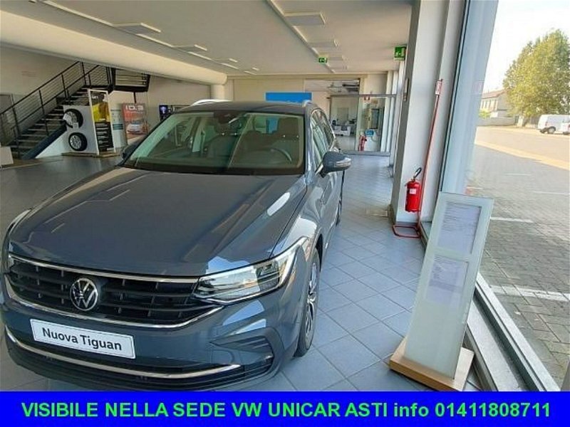 Volkswagen Tiguan 1.5 TSI 150 CV DSG ACT Life nuova a Alba