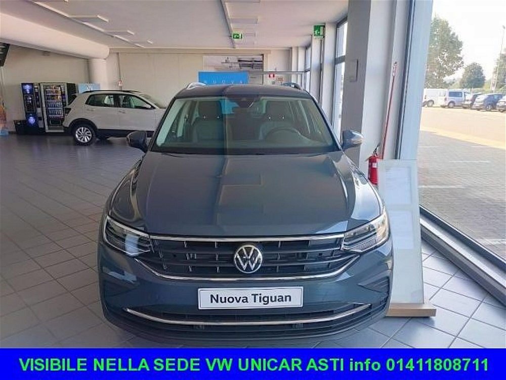 Volkswagen Tiguan 1.5 TSI 150 CV DSG ACT Life nuova a Alba (2)