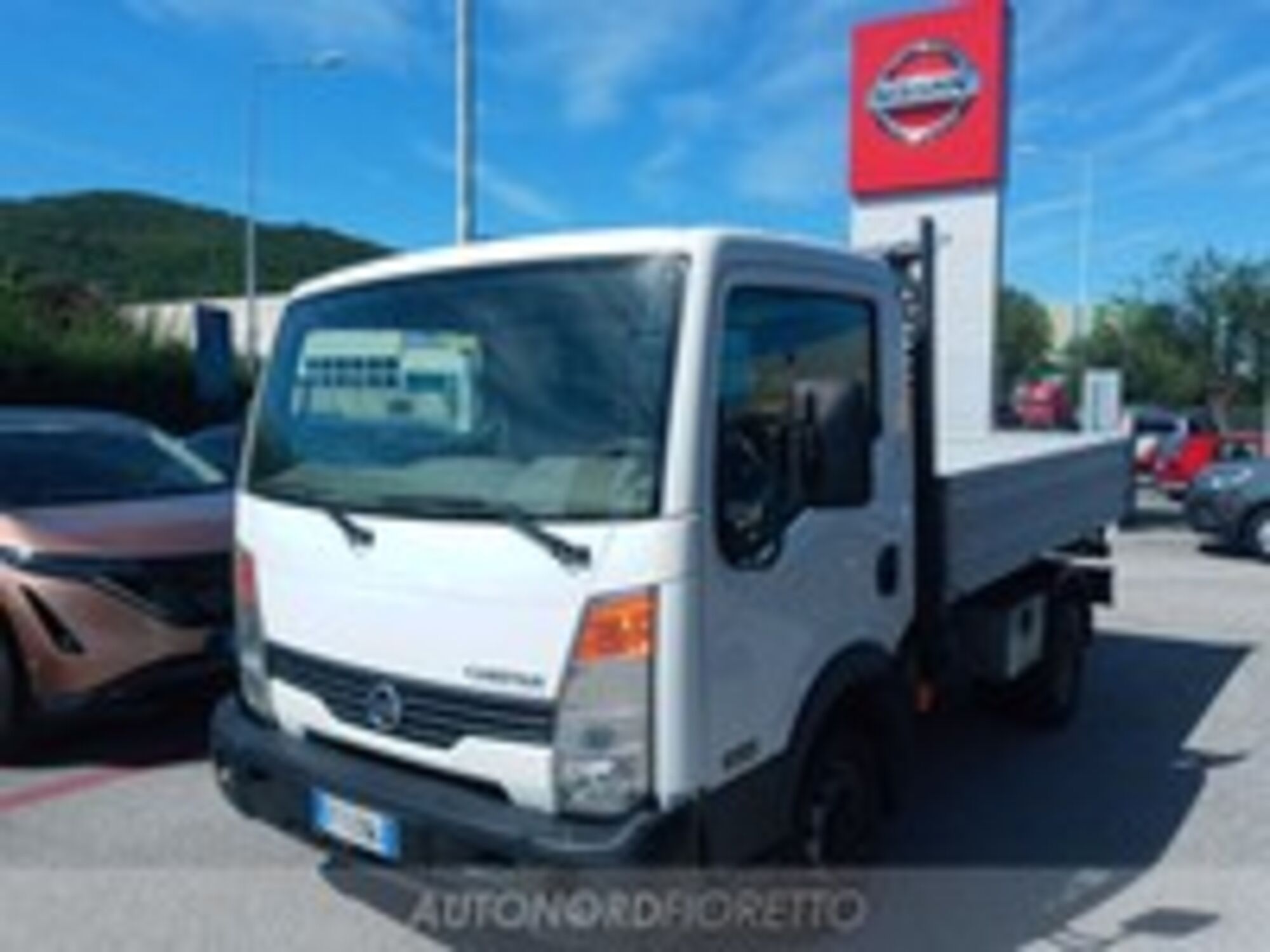 Nissan Cabstar 35.14 2.5 TDI 136CV PM-RG Cabinato del 2015 usata a Pordenone