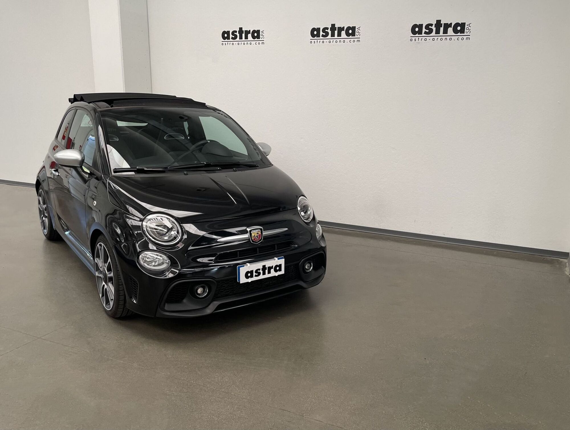 Abarth 595 Cabrio 595 C 1.4 Turbo T-Jet 165 CV Turismo  del 2022 usata a Arona