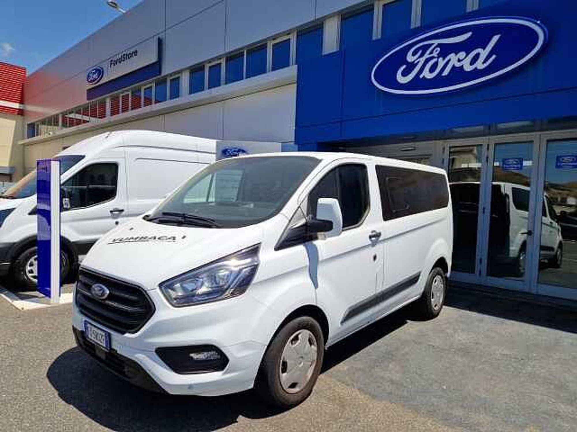 Ford Transit Custom Furgone 320 2.0 TDCi 130 PC Combi Trend  del 2019 usata a Siderno