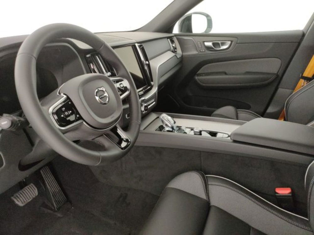 Volvo XC60 nuova a Modena (8)