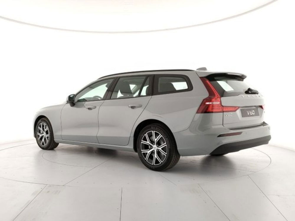 Volvo V60 B3 automatico Essential  nuova a Modena (3)