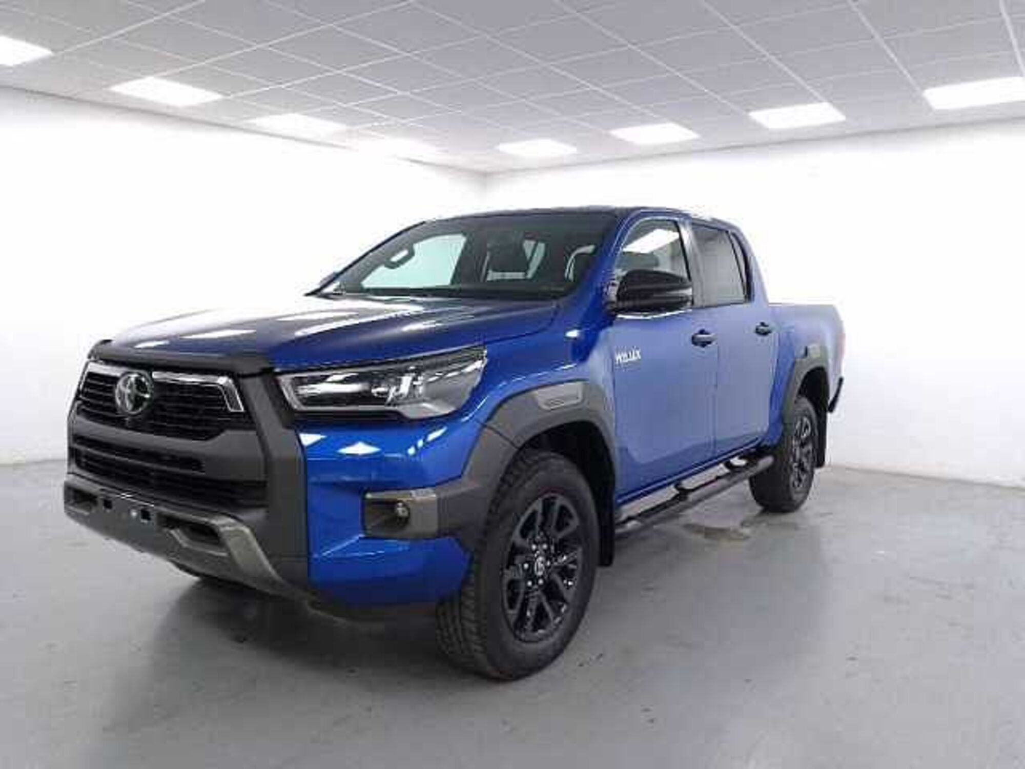 Toyota Hilux 2.8 D A/T 4WD porte Double Cab Invincible nuova a Cuneo