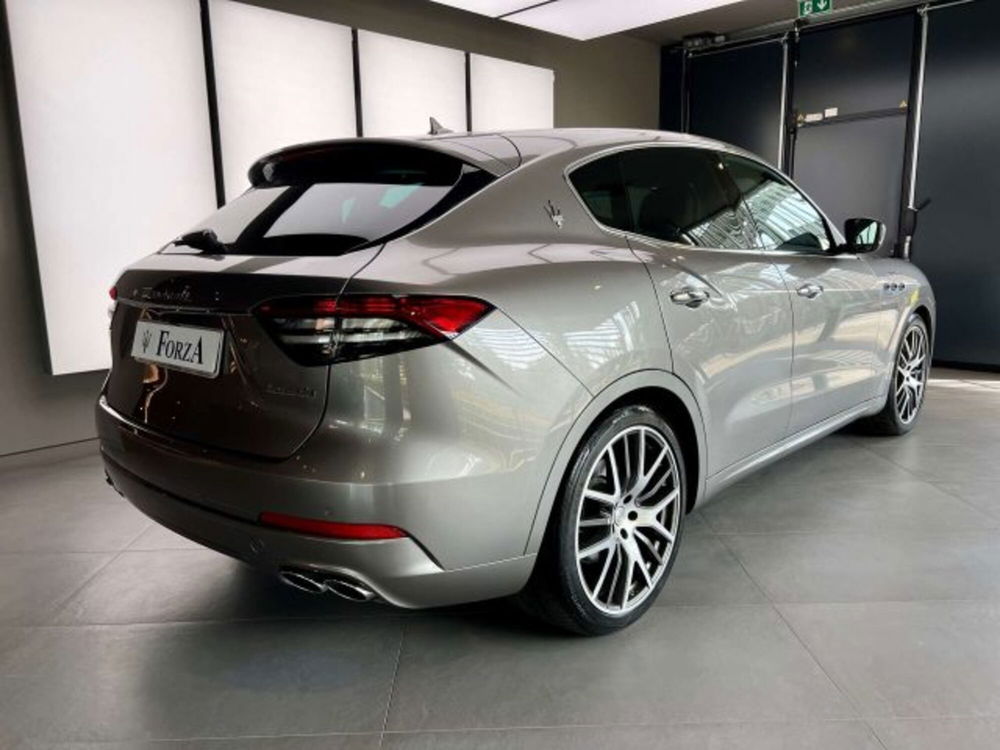 Maserati Levante usata a Torino (7)