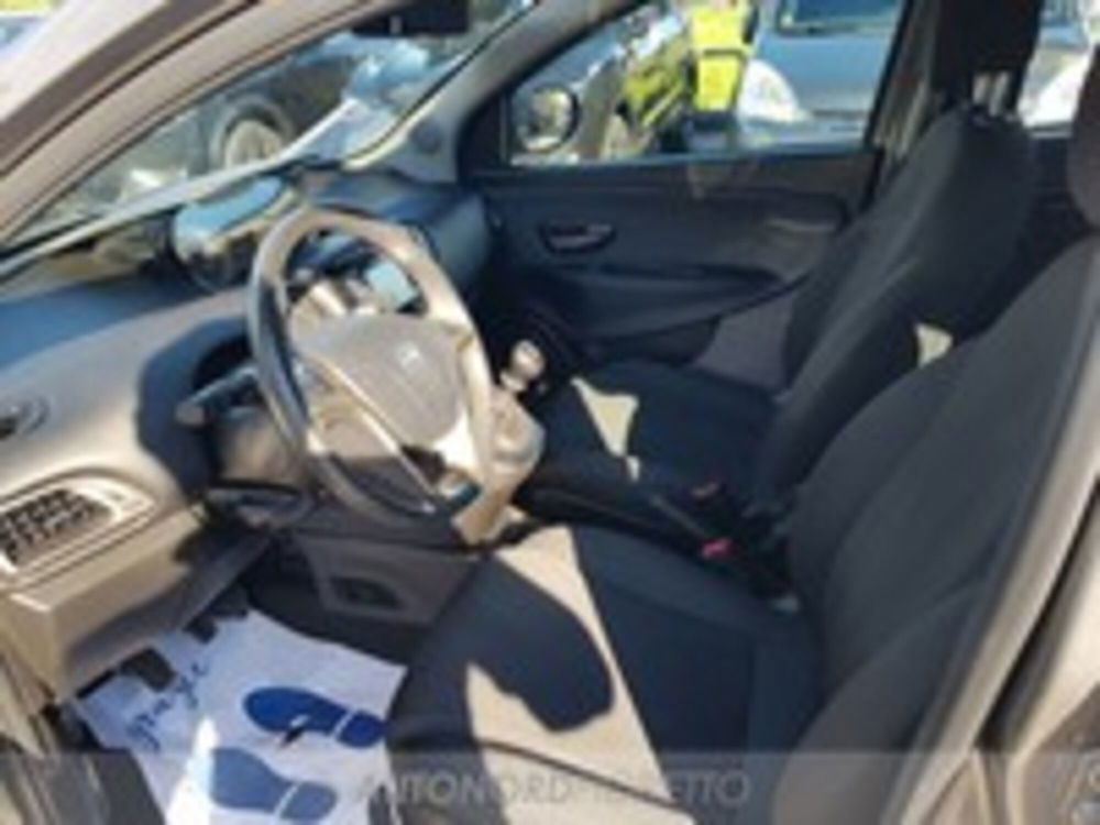 Lancia Ypsilon usata a Pordenone (10)