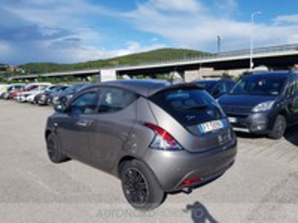 Lancia Ypsilon 1.0 FireFly 5 porte S&S Hybrid Ecochic Gold  del 2020 usata a Pordenone (3)