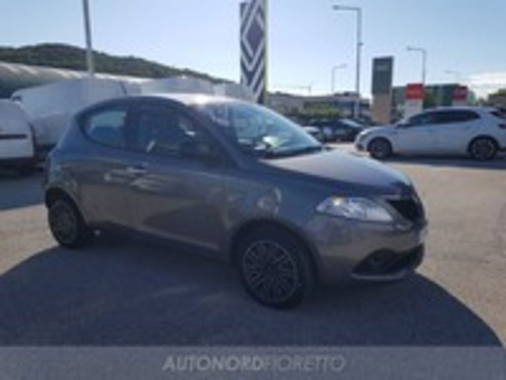 Lancia Ypsilon usata a Pordenone (6)