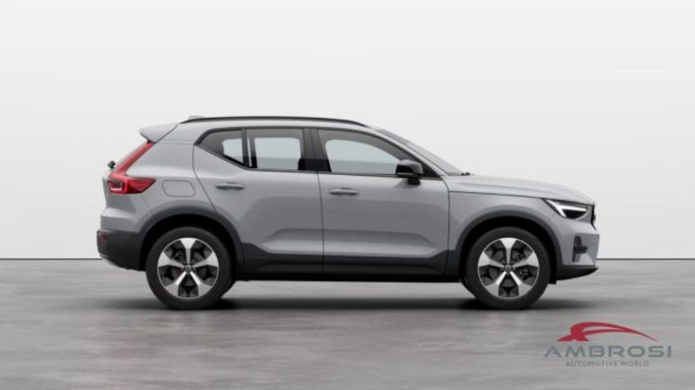 Volvo XC40 B3 automatico Plus Dark  nuova a Corciano (2)