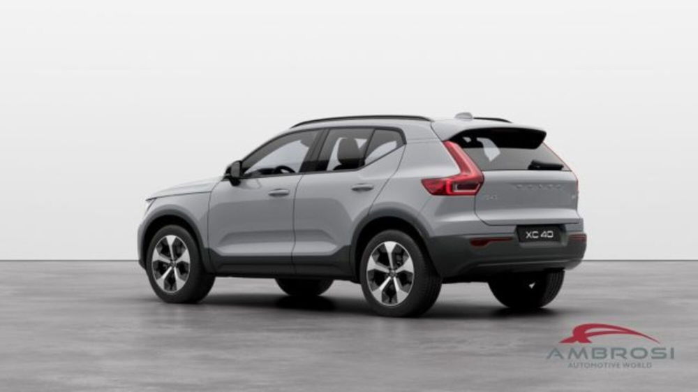 Volvo XC40 B3 automatico Plus Dark  nuova a Corciano (3)