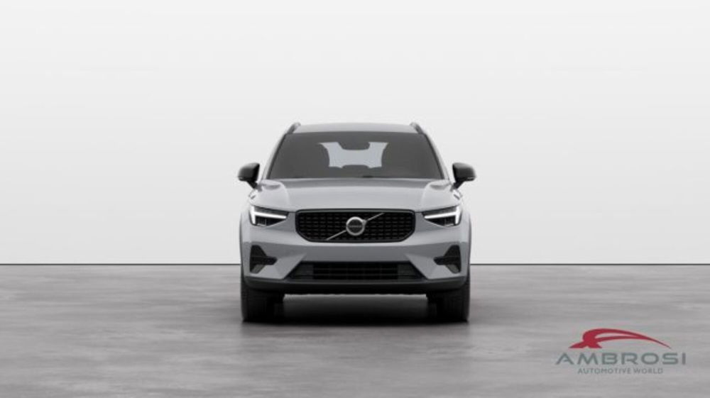 Volvo XC40 B3 automatico Plus Dark  nuova a Corciano (4)