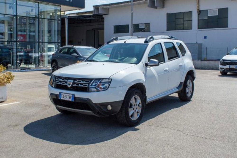 Dacia Duster 1.5 dCi 110CV 4x2 Lauréate  del 2015 usata a Fondi (3)