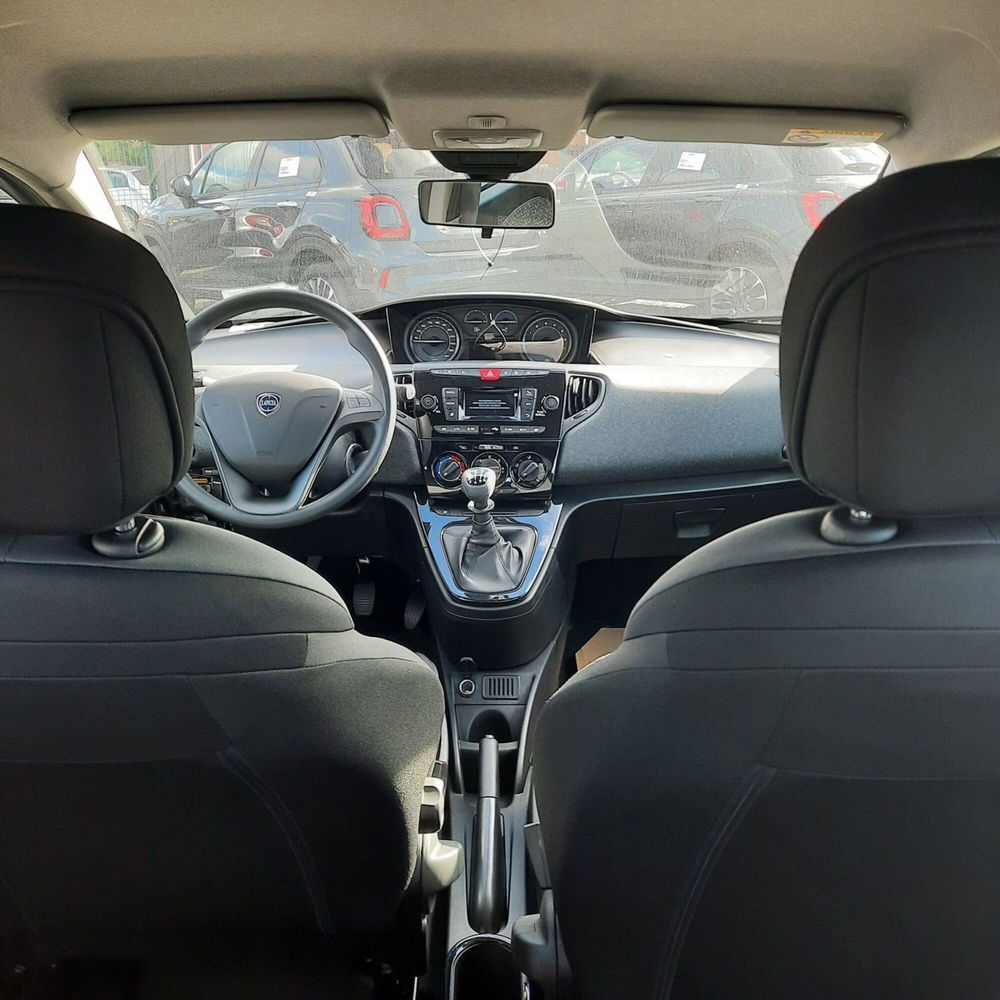 Lancia Ypsilon nuova a La Spezia (11)