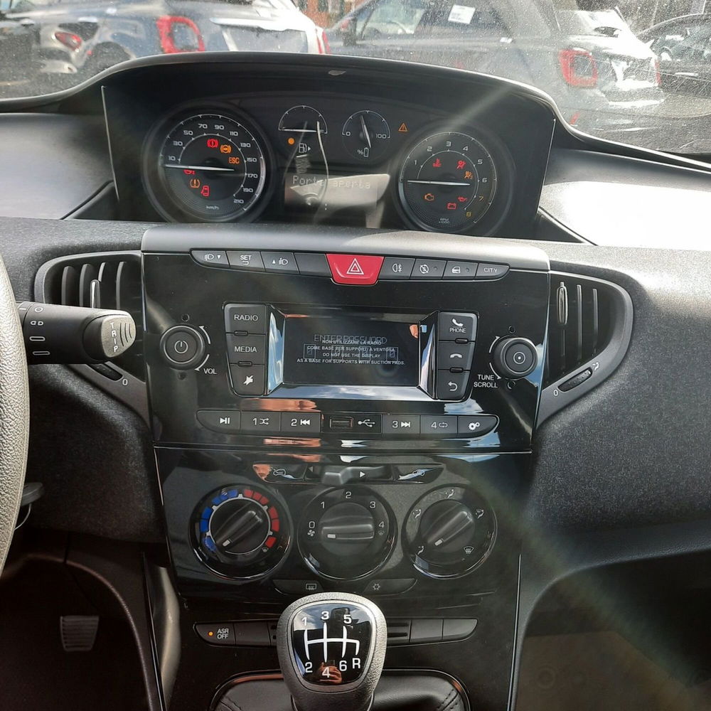 Lancia Ypsilon nuova a La Spezia (16)