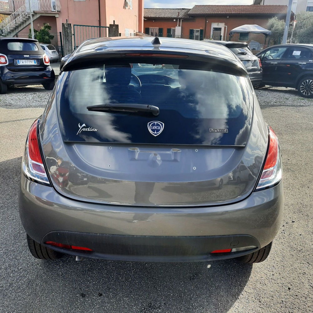 Lancia Ypsilon nuova a La Spezia (6)