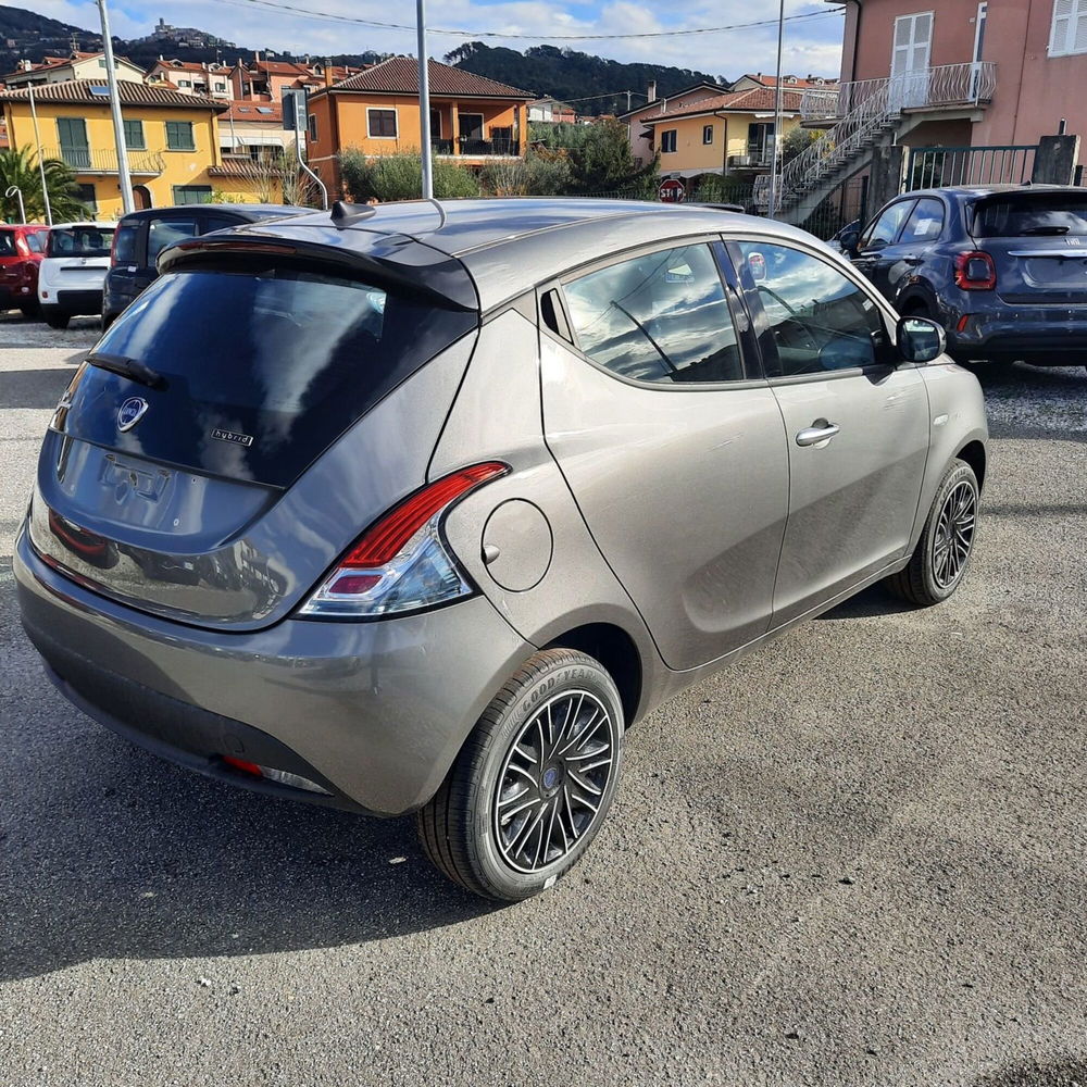 Lancia Ypsilon nuova a La Spezia (7)