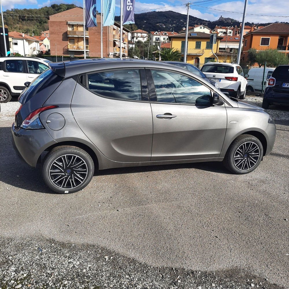 Lancia Ypsilon nuova a La Spezia (8)