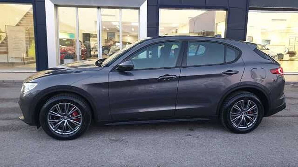 Alfa Romeo Stelvio usata a Ancona (7)