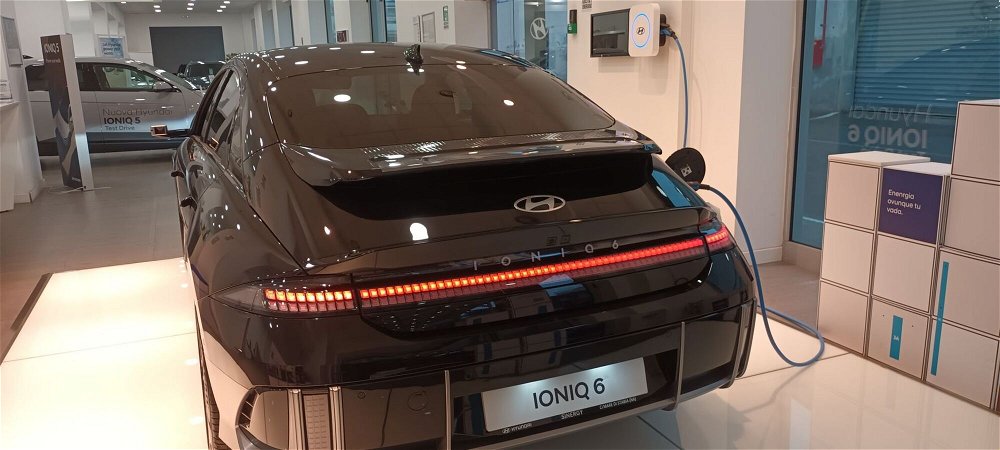 Hyundai Ioniq 6 6 77.4 kWh Evolution nuova a Castellammare di Stabia (4)