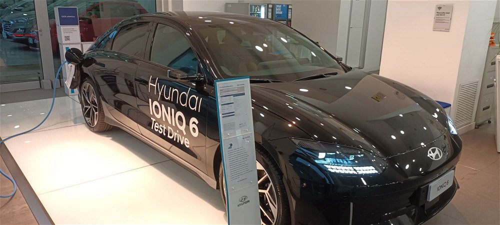 Hyundai Ioniq 6 6 77.4 kWh Evolution nuova a Castellammare di Stabia (5)