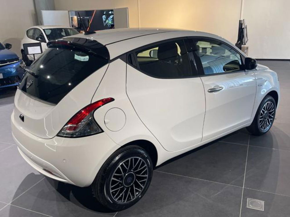 Lancia Ypsilon nuova a Aosta (5)