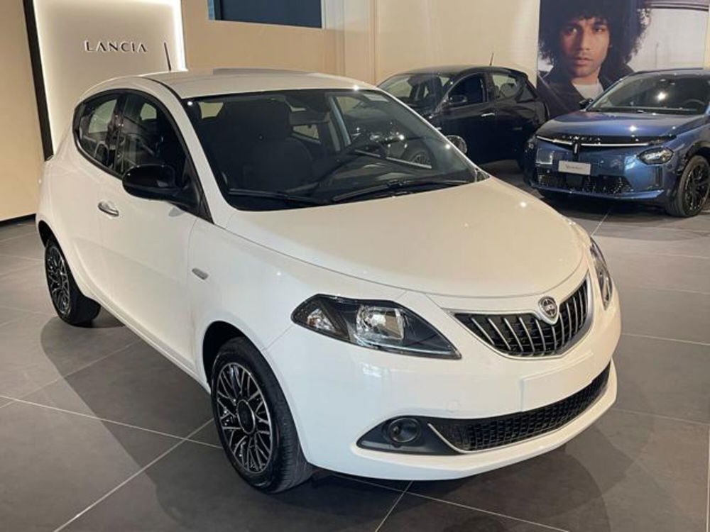 Lancia Ypsilon nuova a Aosta (7)