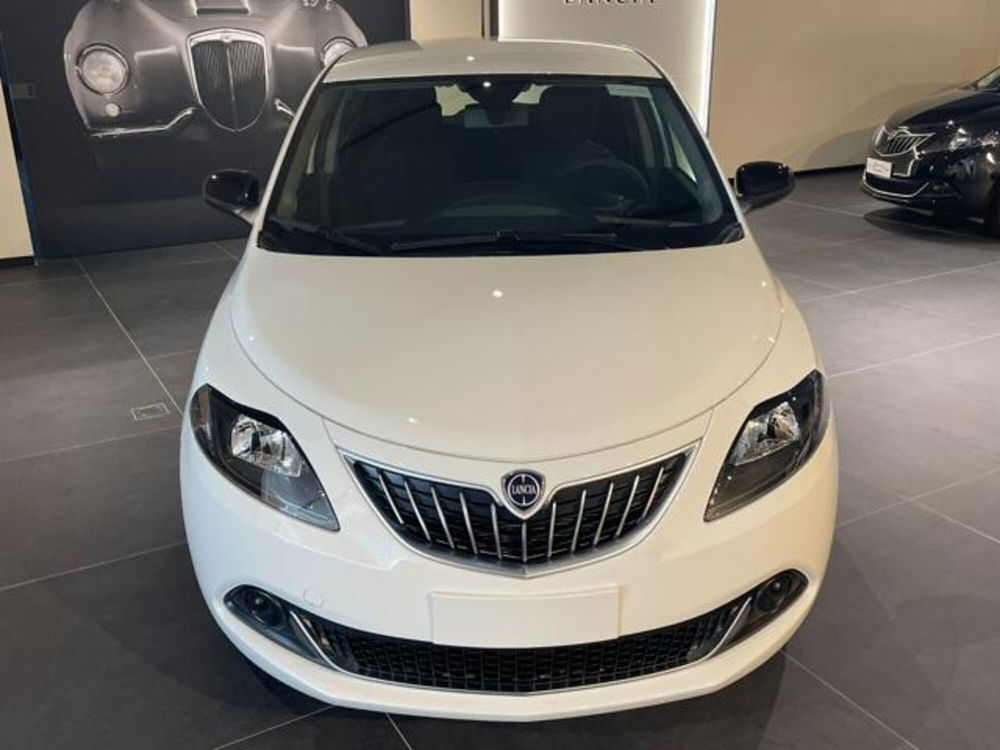 Lancia Ypsilon nuova a Aosta (8)