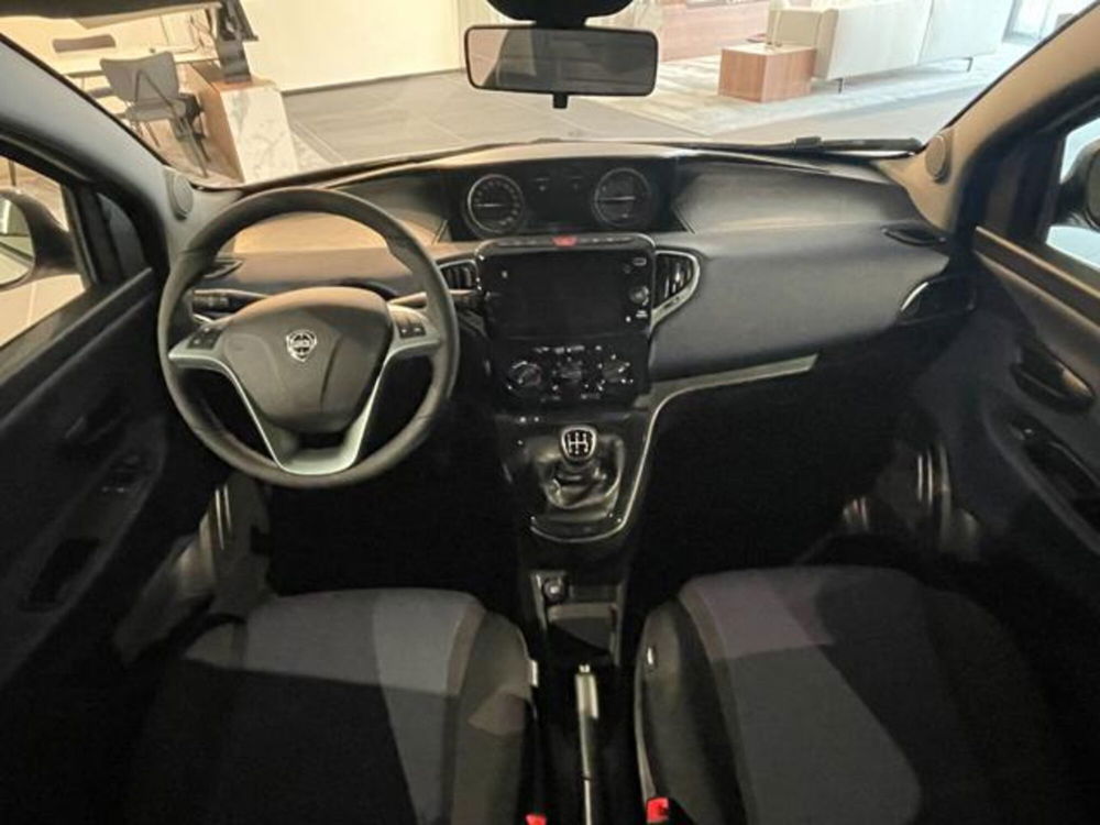 Lancia Ypsilon nuova a Aosta (9)