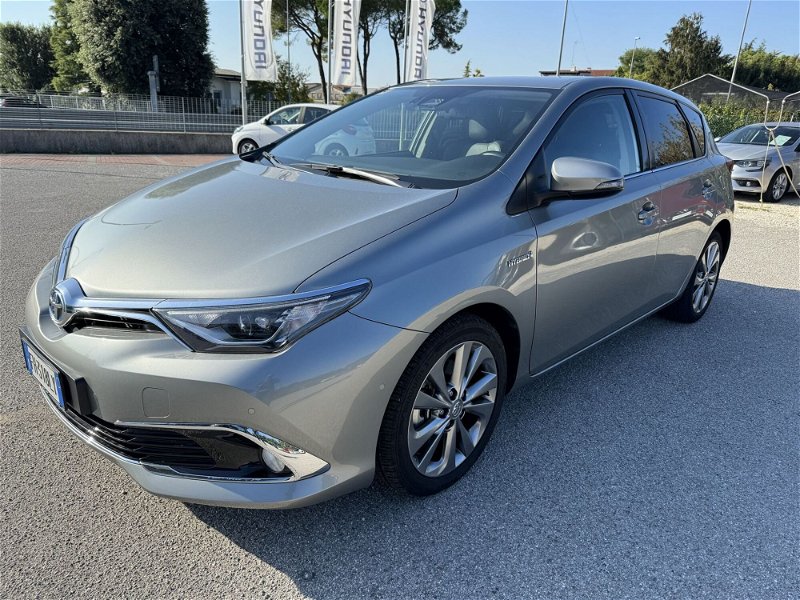 Toyota Auris 1.8 Hybrid Lounge  del 2017 usata a Fiume Veneto