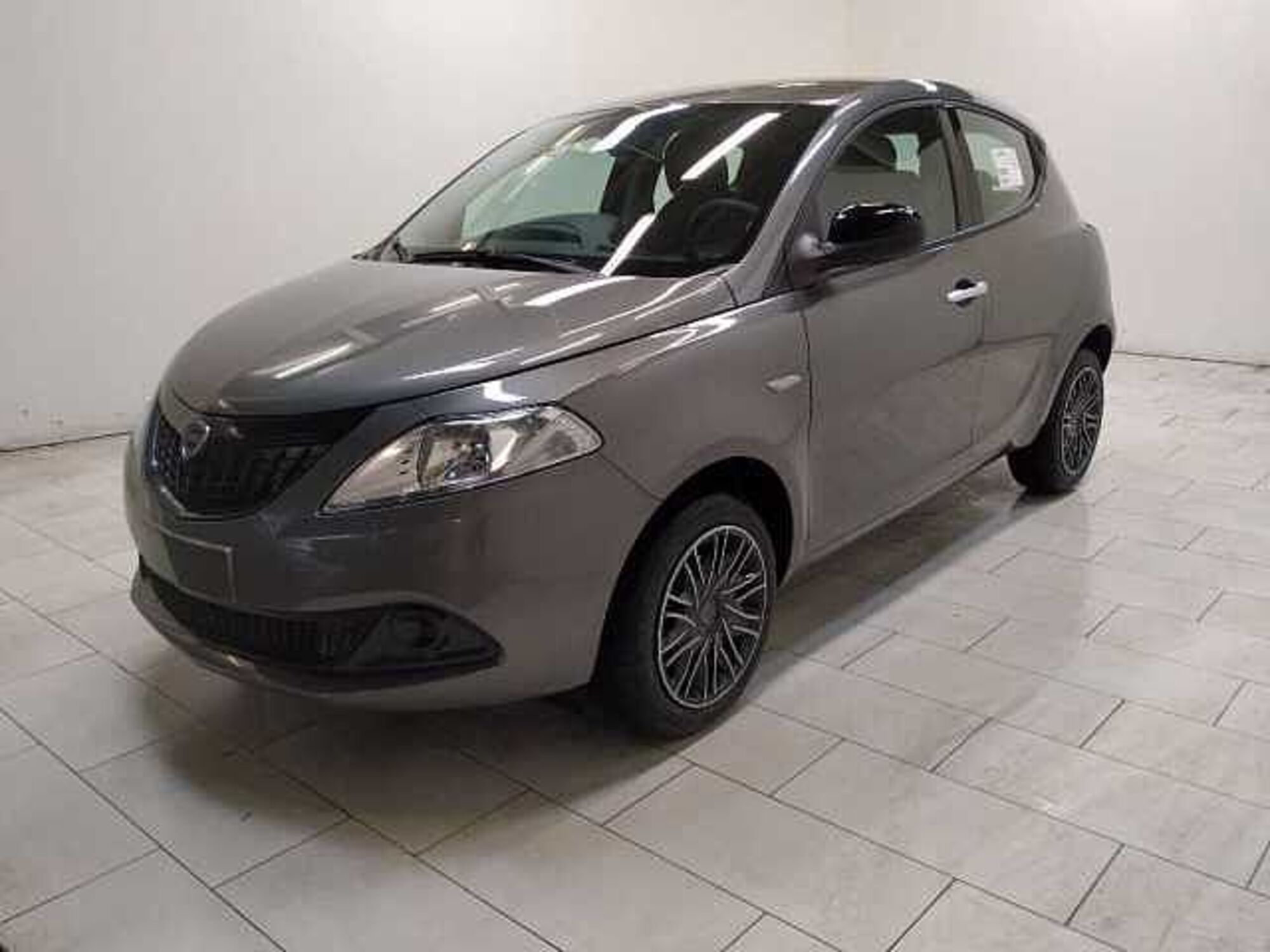 Lancia Ypsilon 1.0 FireFly 5 porte S&amp;S Hybrid Silver Plus nuova a Cuneo