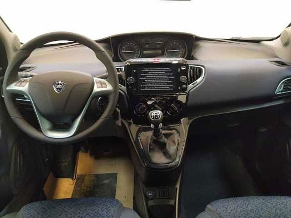 Lancia Ypsilon nuova a Cuneo (17)