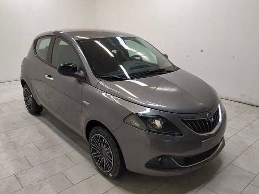 Lancia Ypsilon nuova a Cuneo (3)