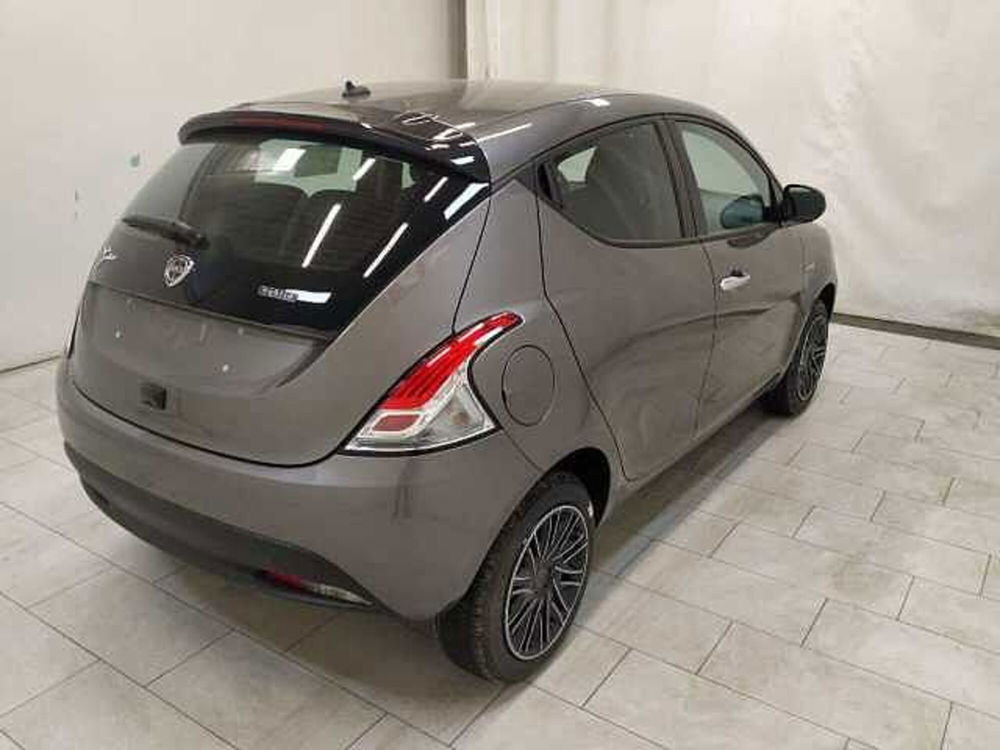 Lancia Ypsilon nuova a Cuneo (4)