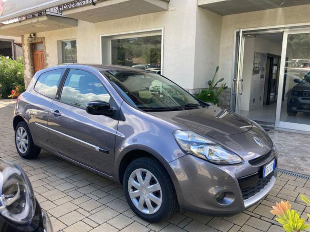 Renault Clio 1.2 16V 3 porte Luxe  del 2011 usata a Cortona