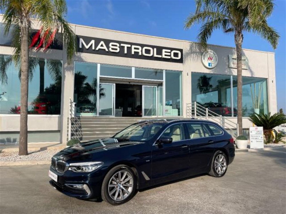 BMW Serie 5 Touring 520d xDrive  Luxury  del 2019 usata a Tricase (3)
