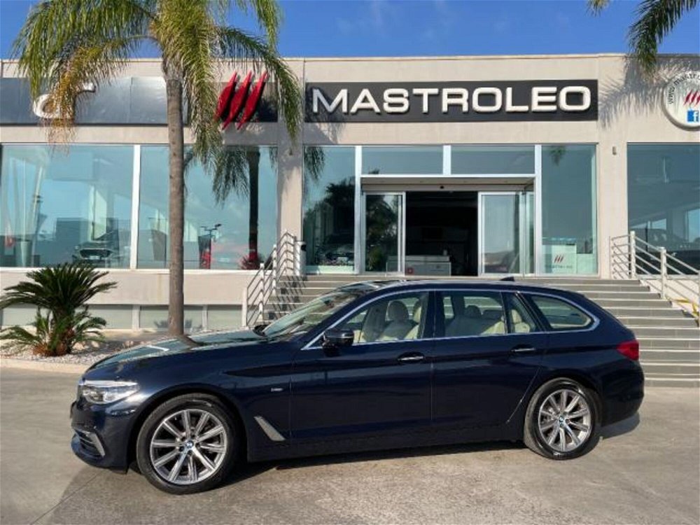 BMW Serie 5 Touring 520d xDrive  Luxury  del 2019 usata a Tricase (4)