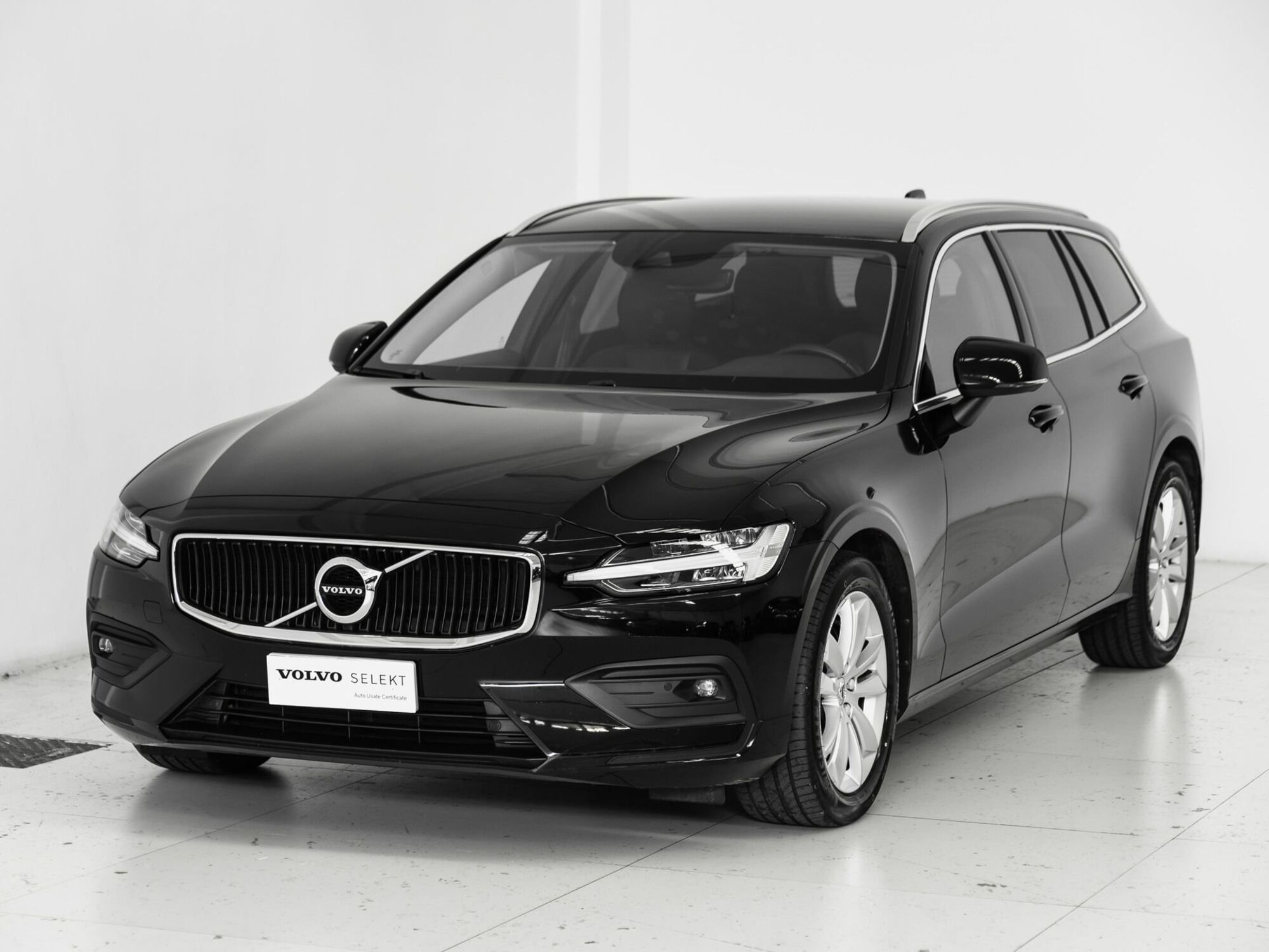 Volvo V60 B4 Geartronic Momentum Business Pro  del 2021 usata a Prato