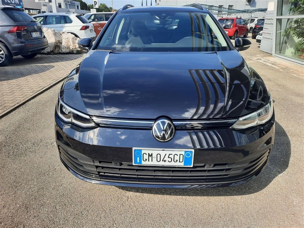 Volkswagen Golf Variant 1.5 TGI Life del 2023 usata a Imola (2)