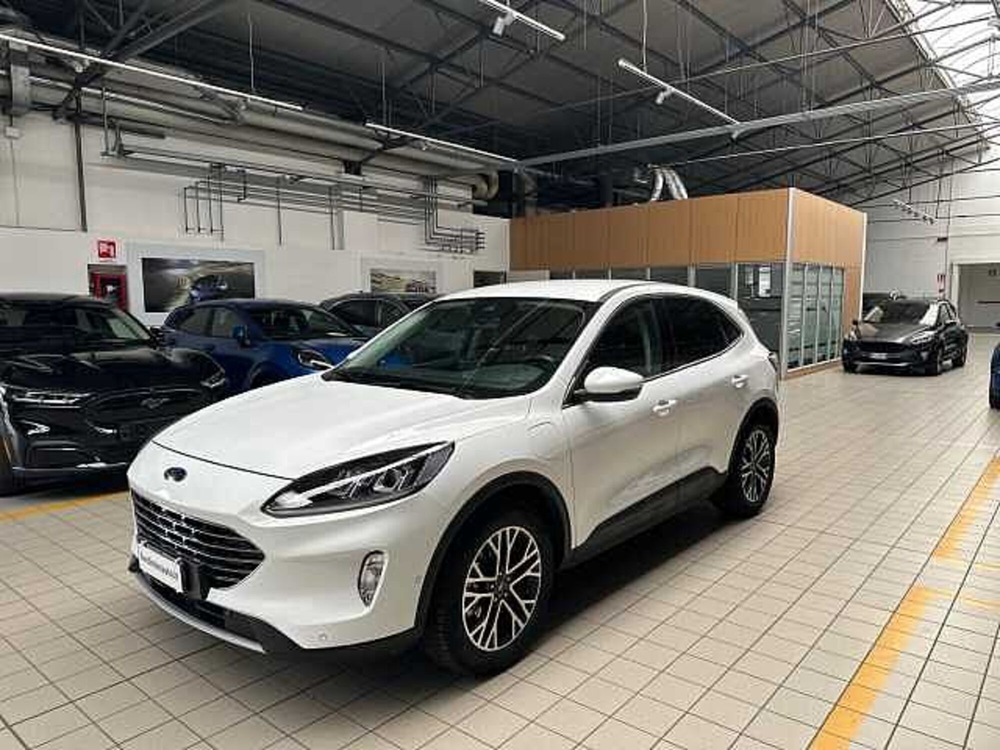 Ford Kuga 2.5 Plug In Hybrid 225 CV CVT 2WD Titanium  del 2020 usata a Melegnano