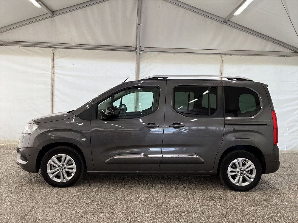 Toyota Proace City Verso Electric City Verso Electric 50kWh L1 Short D Lounge del 2022 usata a Monza (3)