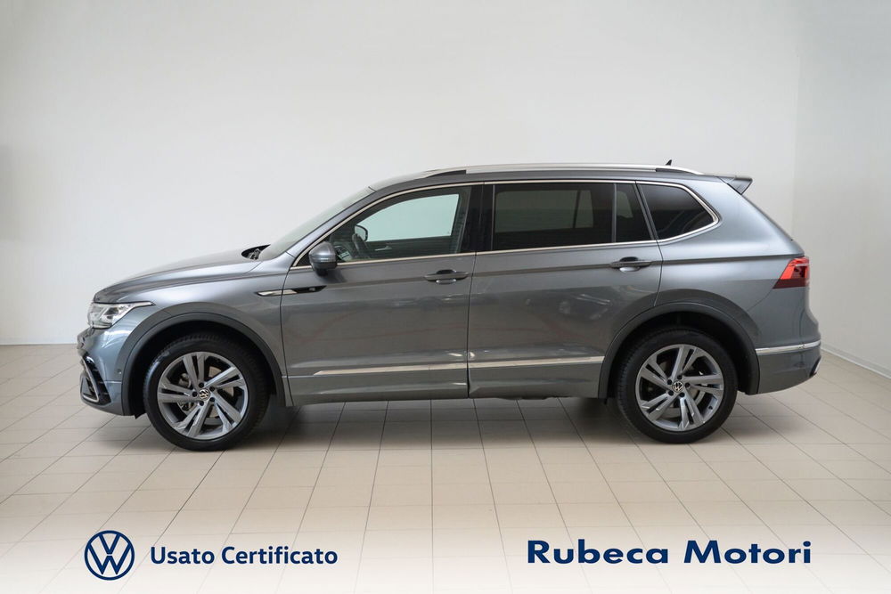 Volkswagen Tiguan Allspace 2.0 TDI SCR DSG 4MOTION R-Line del 2022 usata a Citta' della Pieve (3)