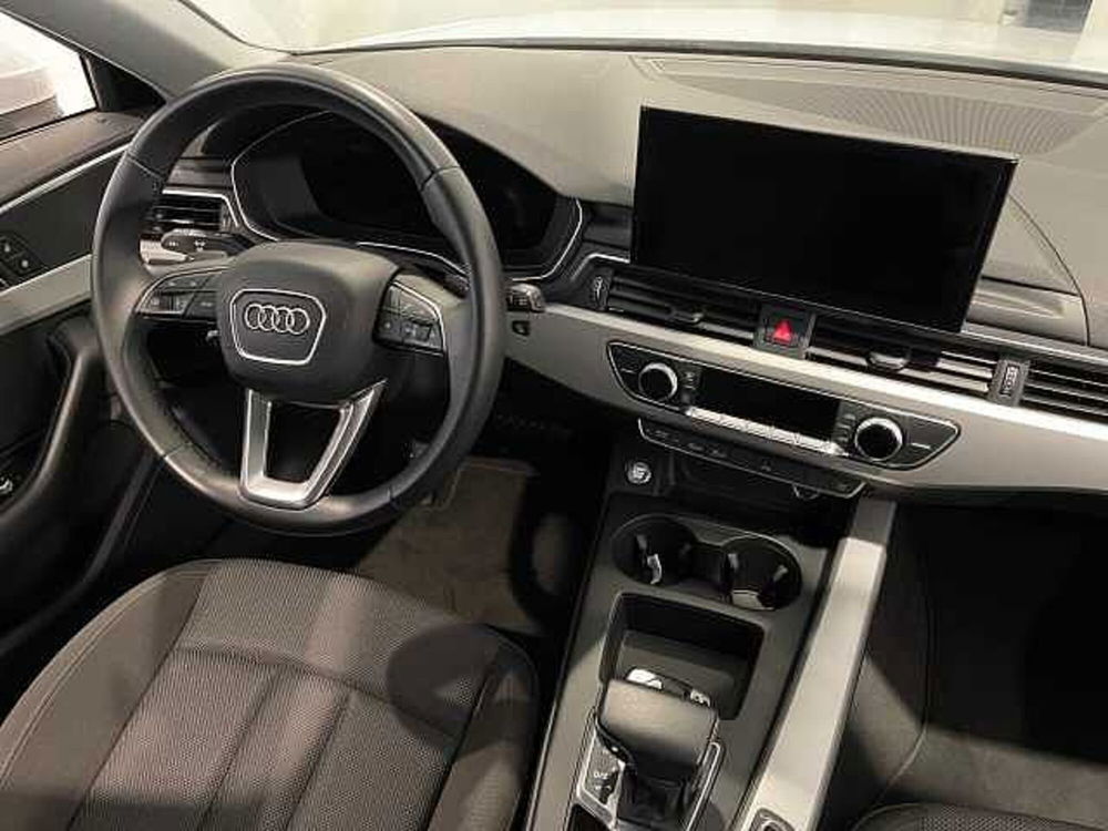 Audi A4 Avant 30 TDI/136 CV S tronic Business Advanced  del 2021 usata a Genova (4)