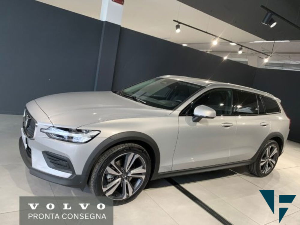 Volvo V60 Cross Country nuova a Udine