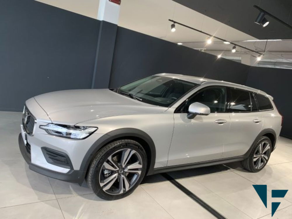 Volvo V60 Cross Country nuova a Udine (2)