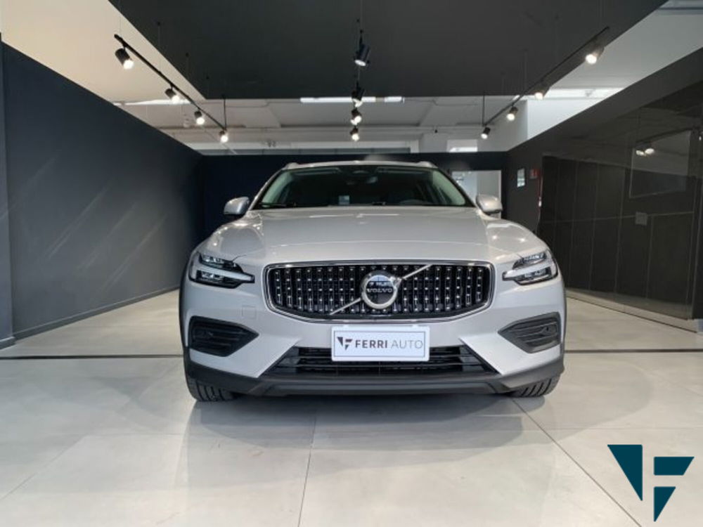 Volvo V60 Cross Country nuova a Udine (3)