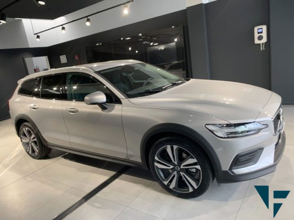 Volvo V60 Cross Country nuova a Udine (4)